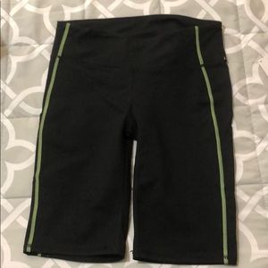 Fabletics XS/4 Black Suki Cycle Short